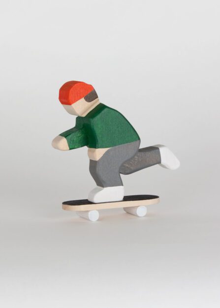 Skateboarder Holzfigur